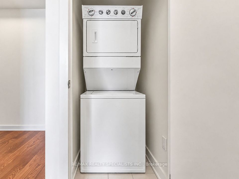4065 Brickstone Mews 1401, Mississauga, ON L5B 0G3 11