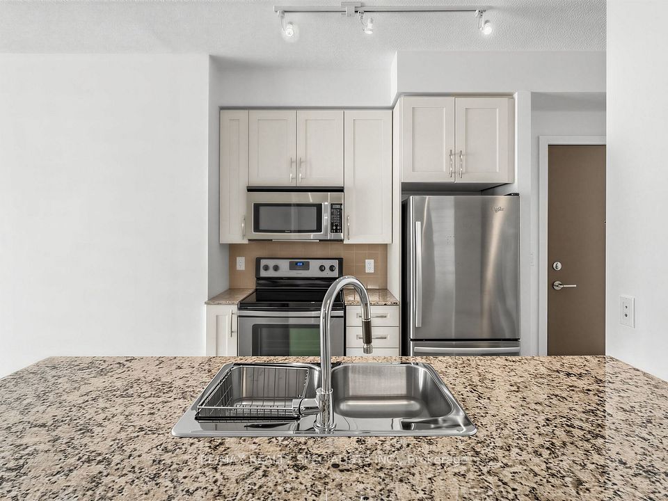 4065 Brickstone Mews 1401, Mississauga, ON L5B 0G3 6