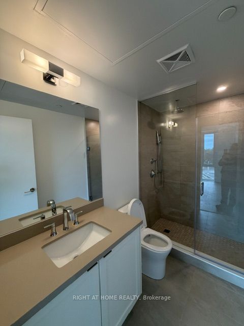 2450 Bloor Street W 507, Toronto, ON M6S 0A9 4