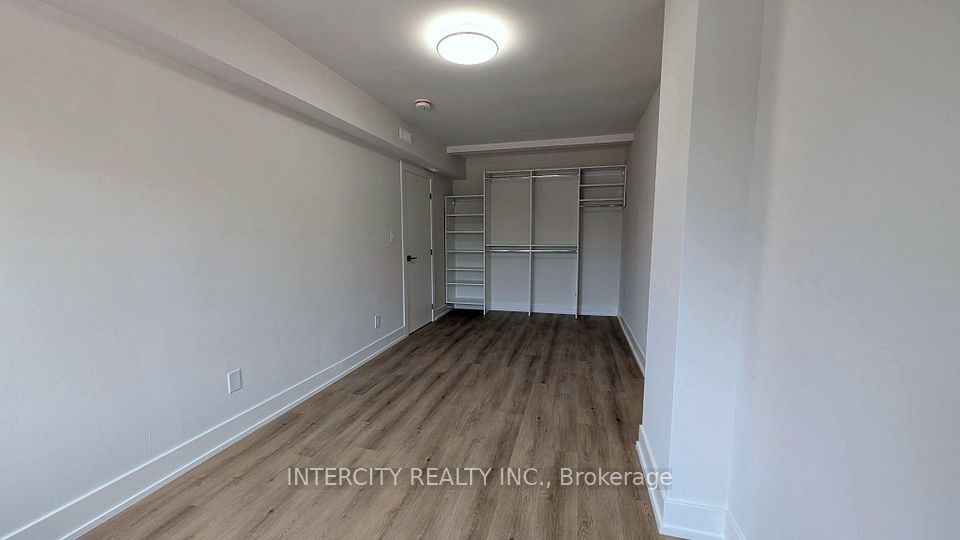 706 The Queensway B, Toronto, ON M8Y 1L3 8