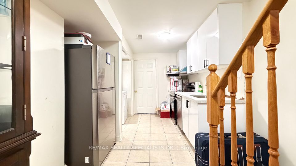 22 Panama Place Lower, Brampton, ON L6P 2G6 12