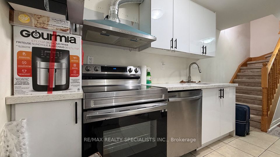 22 Panama Place Lower, Brampton, ON L6P 2G6 16