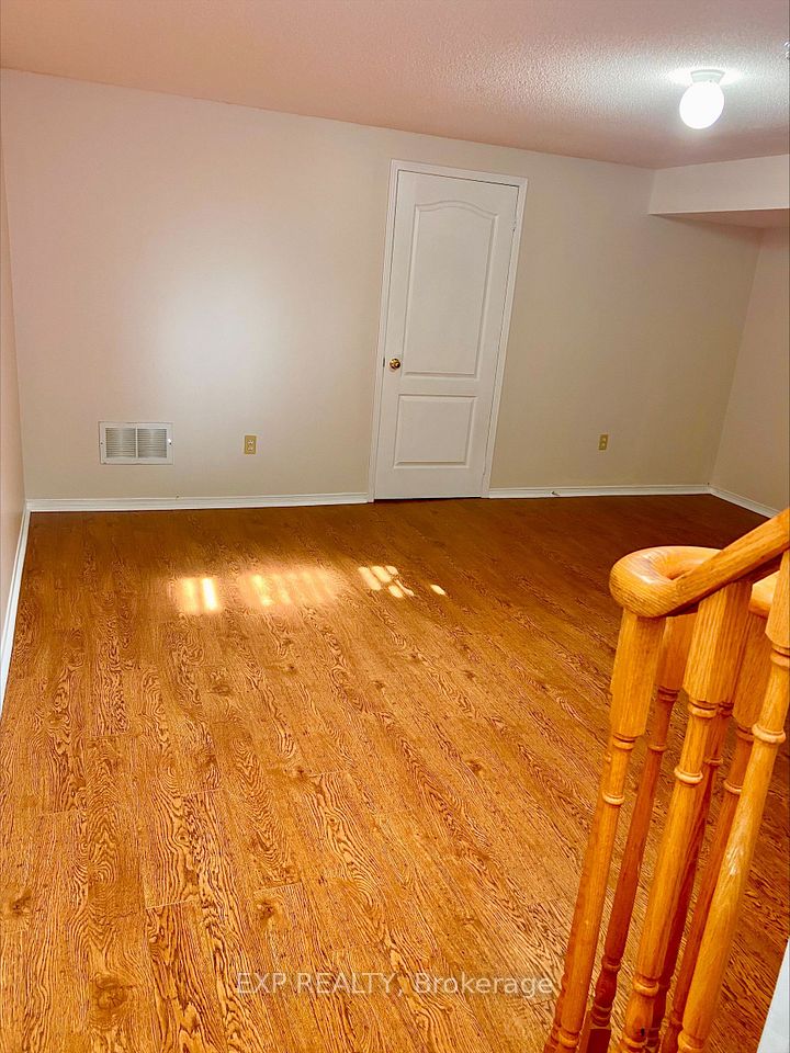 5526 Creditrise Place W, Mississauga, ON L5M 6E3 17