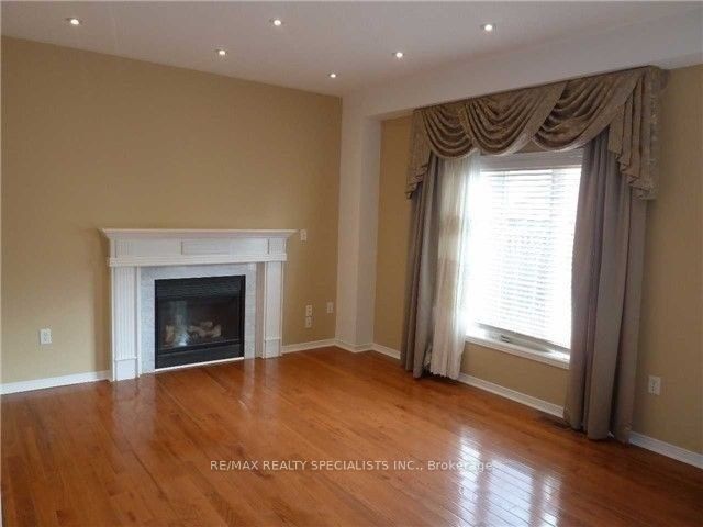 3402 Covent Crescent, Mississauga, ON L5M 7P1 4