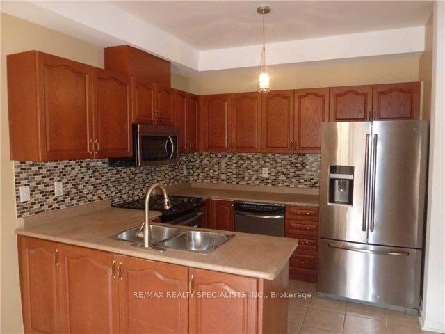 3402 Covent Crescent, Mississauga, ON L5M 7P1 2