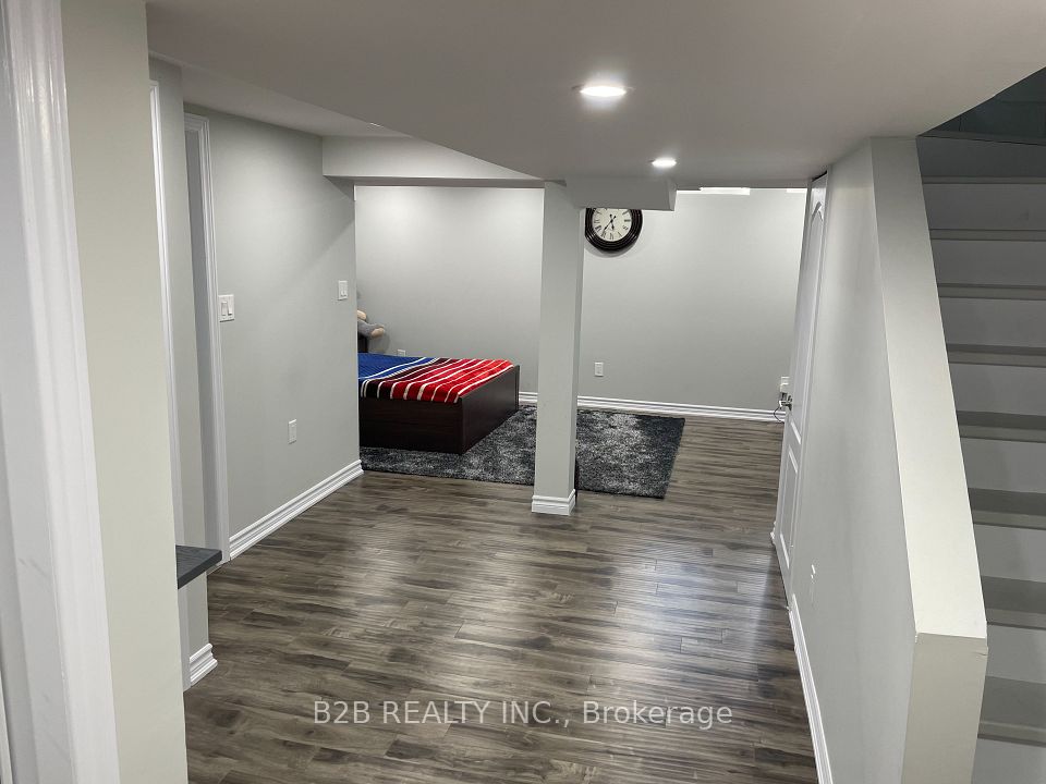 3261 Apricot Street, Mississauga, ON L5N 8B1 12
