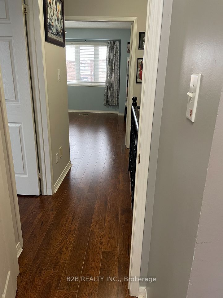 3261 Apricot Street, Mississauga, ON L5N 8B1 7