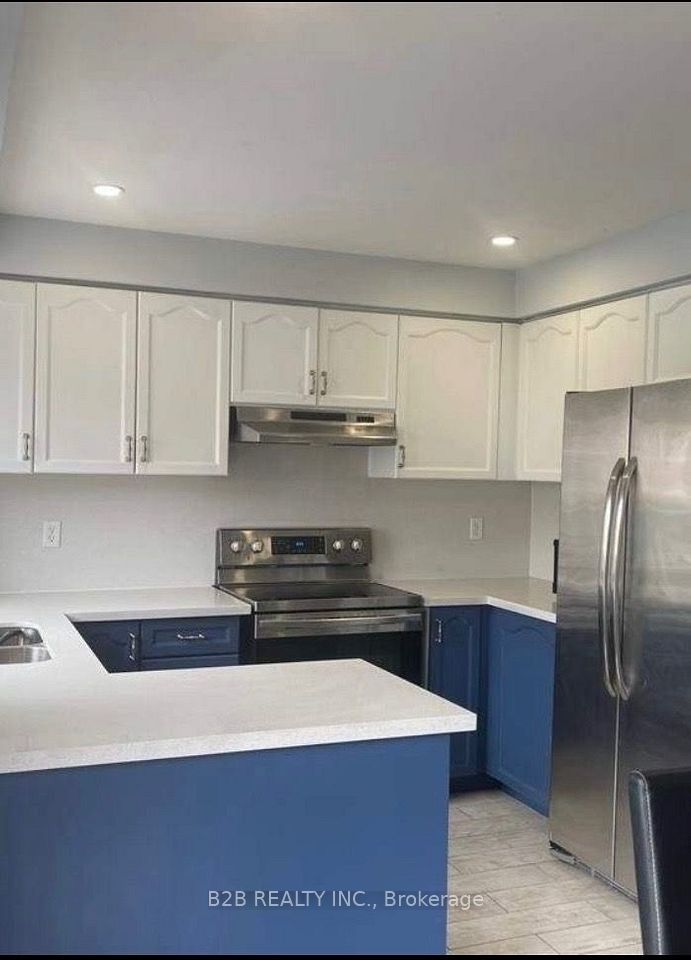 3261 Apricot Street, Mississauga, ON L5N 8B1 4
