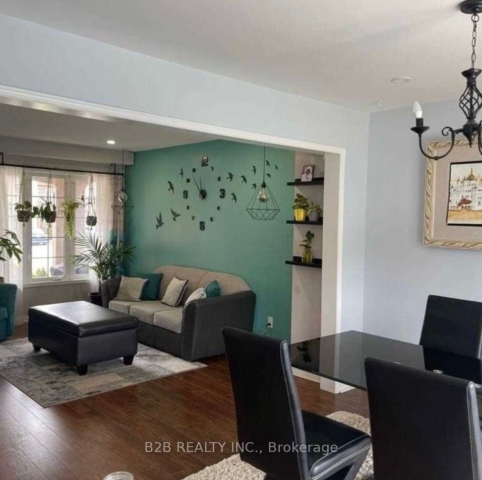 3261 Apricot Street, Mississauga, ON L5N 8B1 3