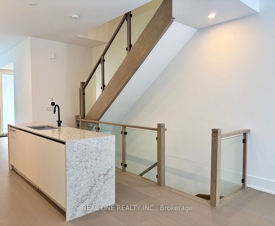 35 Lou Parsons Way 63, Mississauga, ON L5H 0B2 9