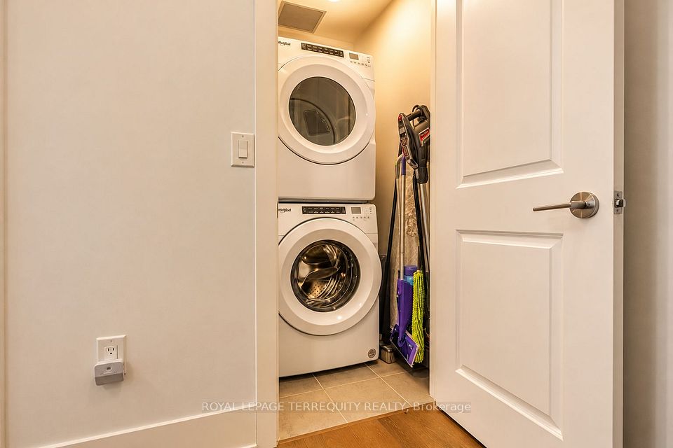 1063 Douglas McCurdy Common 702, Mississauga, ON L5G 0C5 16