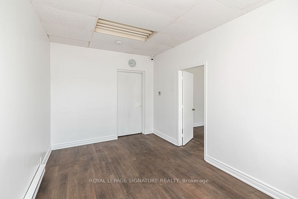 1260 Fewster Drive 8, Mississauga, ON L4W 1A5 4