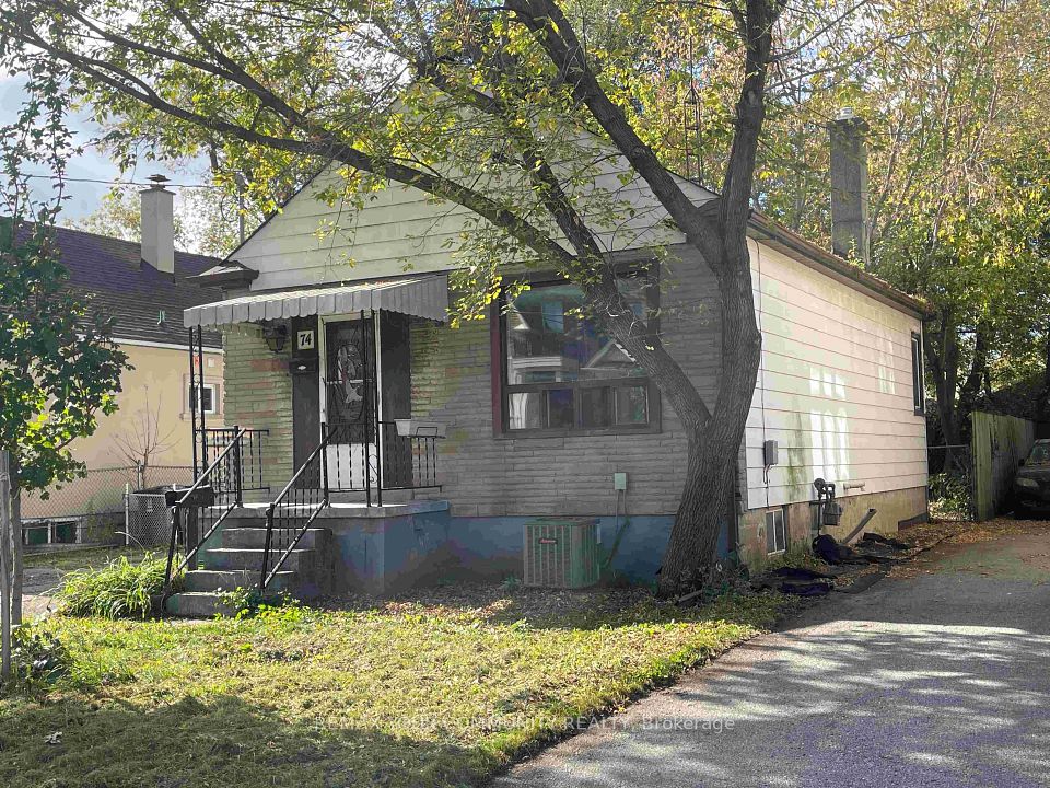 74 Sixteenth Street, Toronto, ON M8V 3K1 2