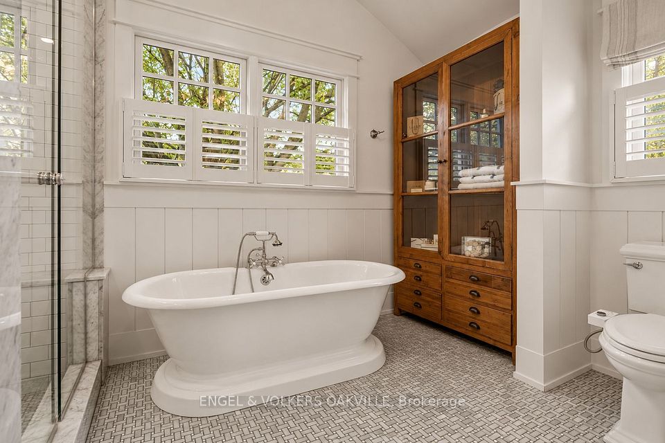 330 Camelot Court, Burlington, ON L7L 2G3 23