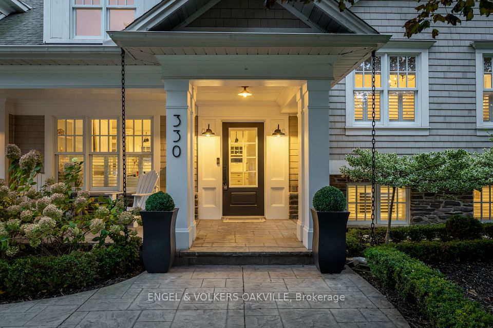 330 Camelot Court, Burlington, ON L7L 2G3 3