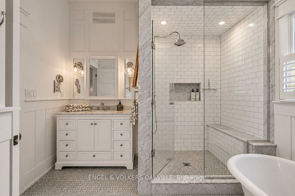 330 Camelot Court, Burlington, ON L7L 2G3 22