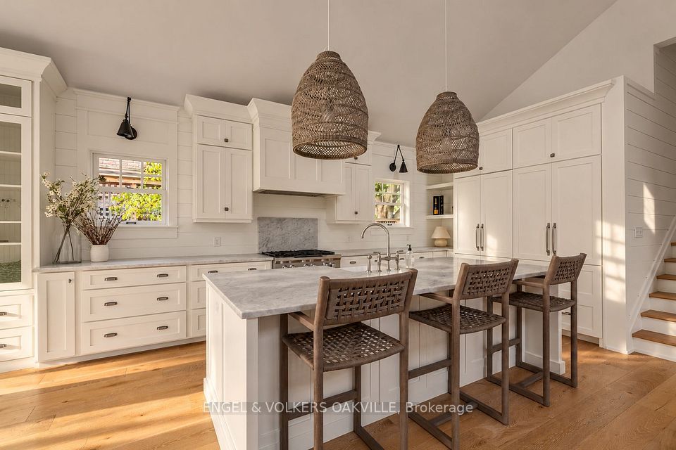 330 Camelot Court, Burlington, ON L7L 2G3 11