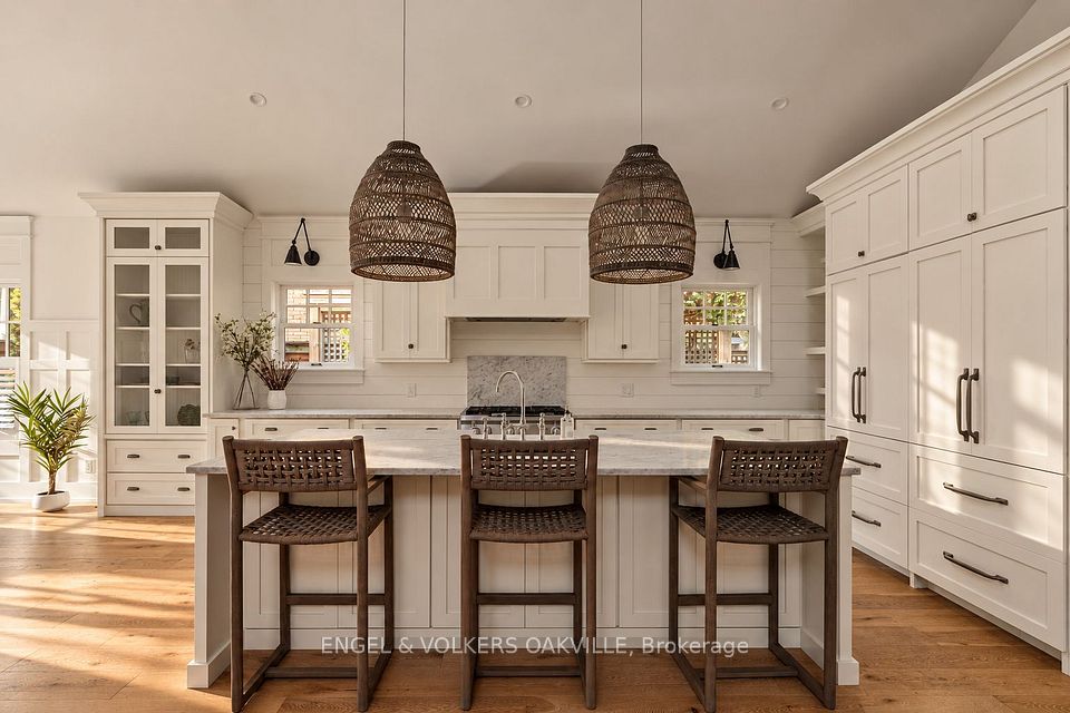330 Camelot Court, Burlington, ON L7L 2G3 12