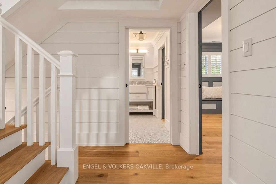 330 Camelot Court, Burlington, ON L7L 2G3 25
