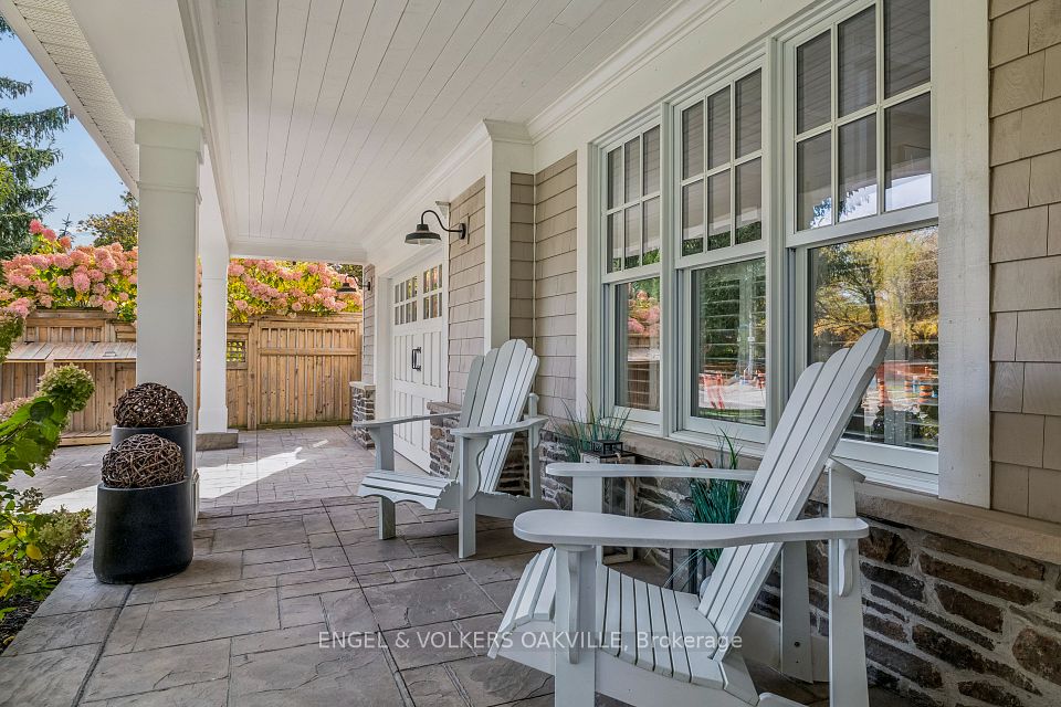 330 Camelot Court, Burlington, ON L7L 2G3 5