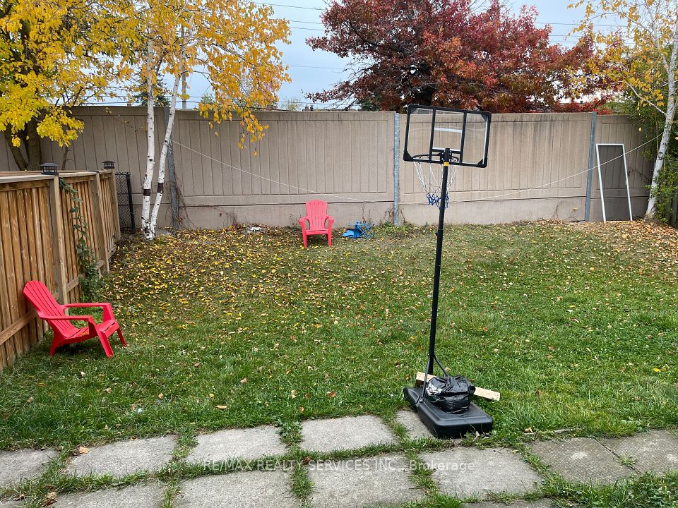26 Swennen Drive, Brampton, ON L6V 4E3 12