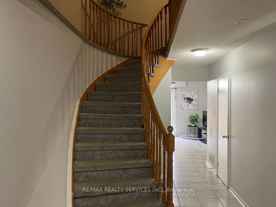 26 Swennen Drive, Brampton, ON L6V 4E3 7