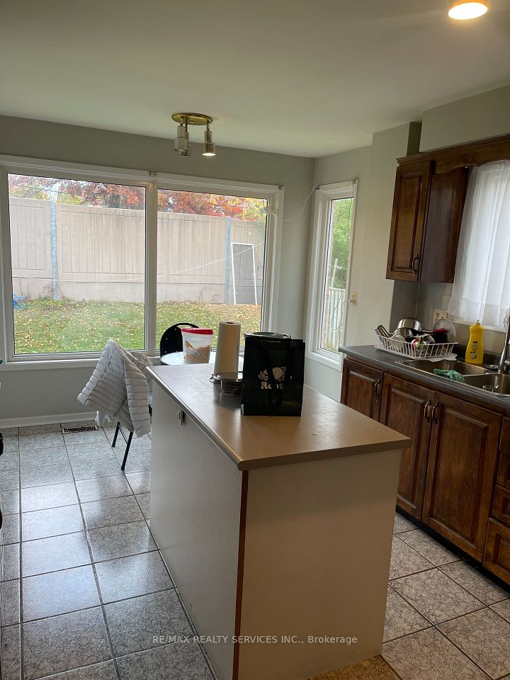 26 Swennen Drive, Brampton, ON L6V 4E3 4