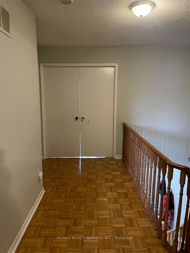 26 Swennen Drive, Brampton, ON L6V 4E3 8