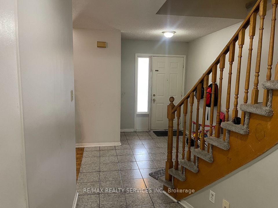 26 Swennen Drive, Brampton, ON L6V 4E3 6