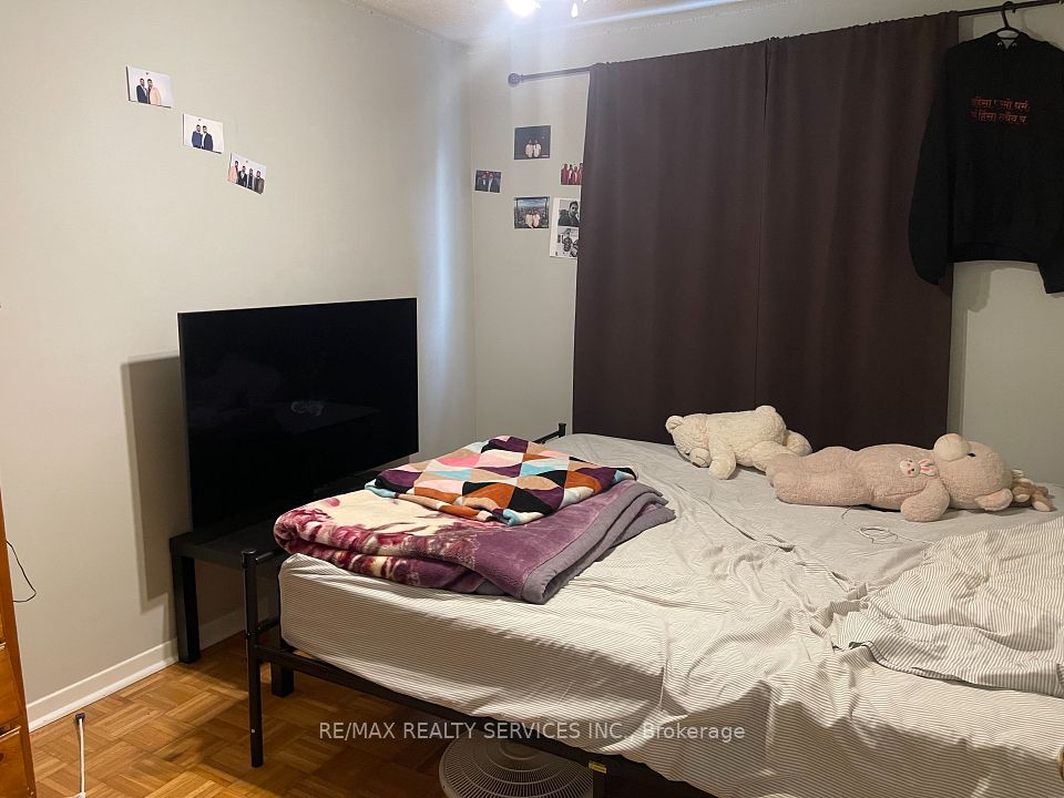26 Swennen Drive, Brampton, ON L6V 4E3 11