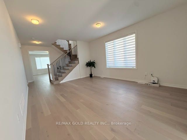 41 Tapscott Crescent, Brampton, ON L6R 4G7 2