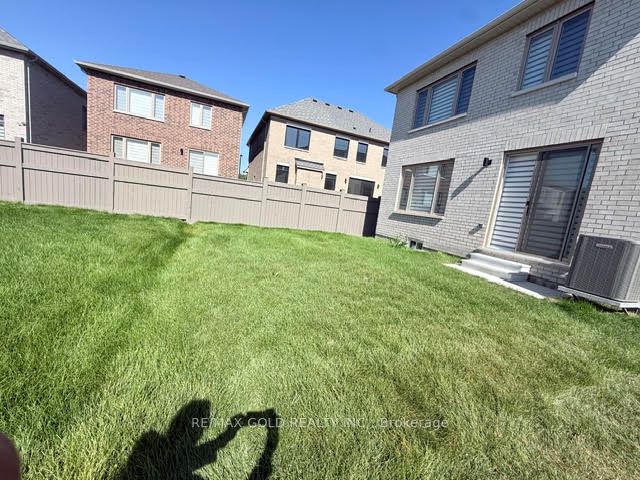 41 Tapscott Crescent, Brampton, ON L6R 4G7 25