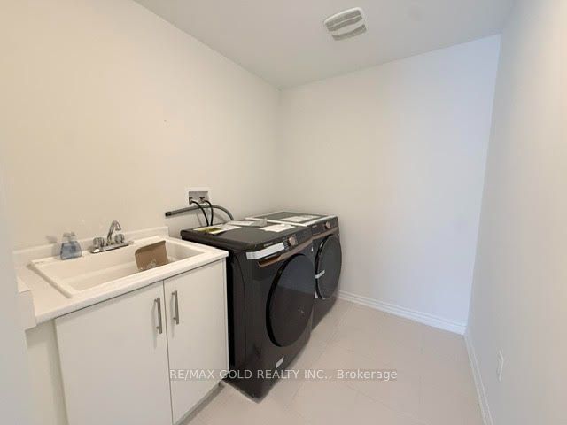 41 Tapscott Crescent, Brampton, ON L6R 4G7 22