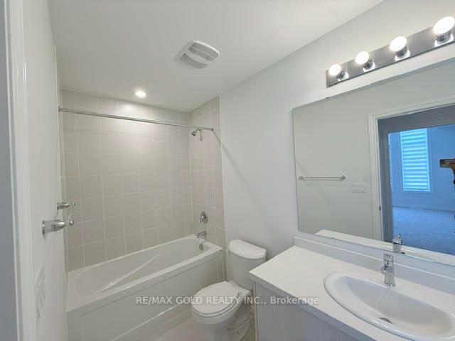 41 Tapscott Crescent, Brampton, ON L6R 4G7 21