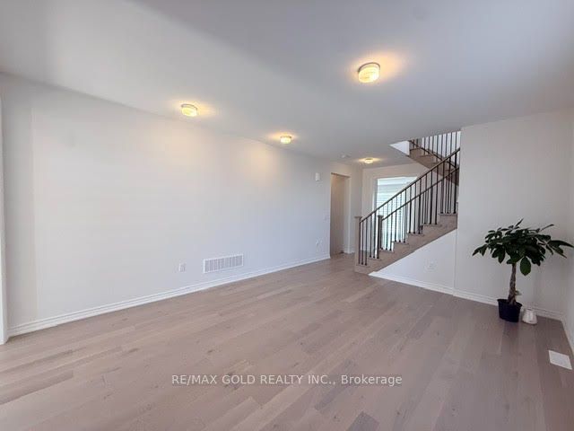 41 Tapscott Crescent, Brampton, ON L6R 4G7 5