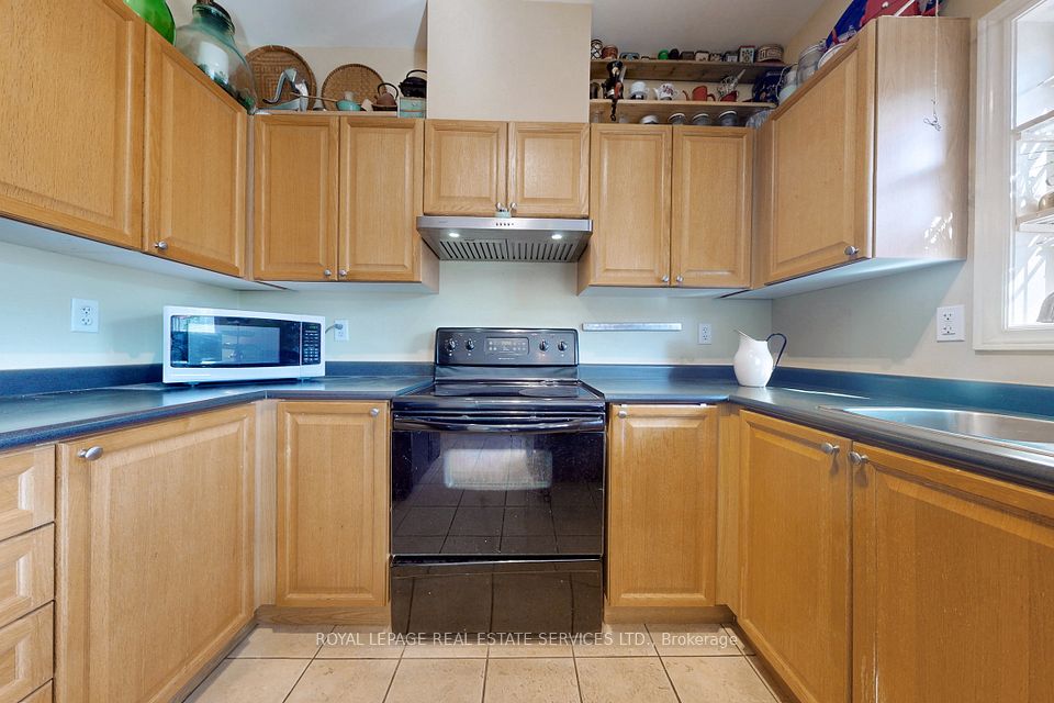 3552 Eglinton Avenue W, Mississauga, ON L5M 7C4 10