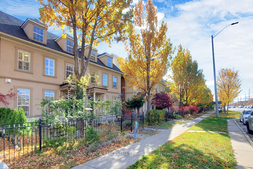 3552 Eglinton Avenue W, Mississauga, ON L5M 7C4 2