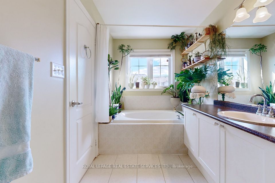 3552 Eglinton Avenue W, Mississauga, ON L5M 7C4 22