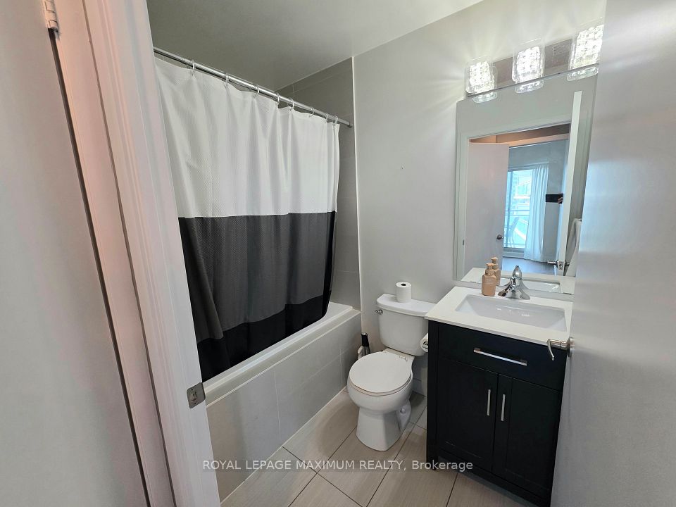 155 Legion Road N 1013, Toronto, ON M8Y 0A7 20