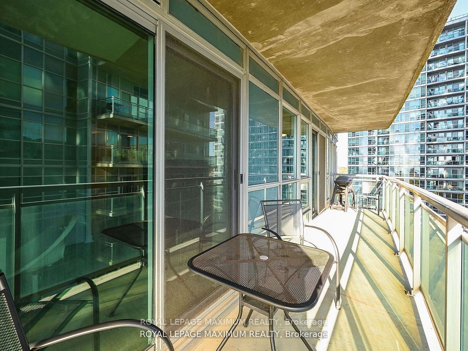 155 Legion Road N 1013, Toronto, ON M8Y 0A7 25