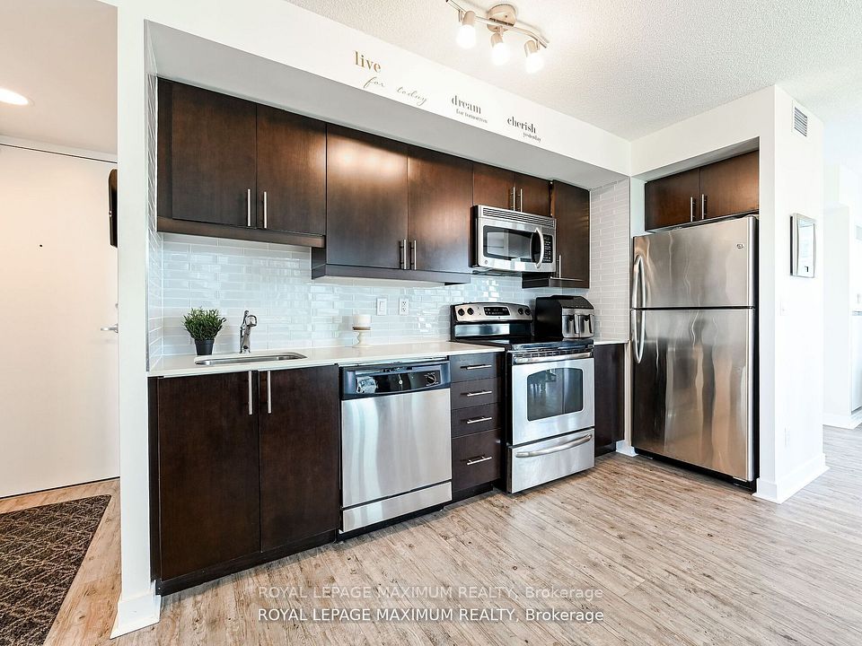 155 Legion Road N 1013, Toronto, ON M8Y 0A7 6