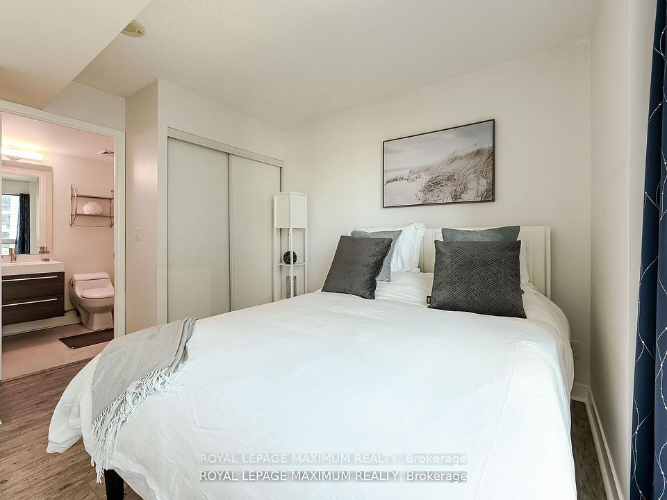 155 Legion Road N 1013, Toronto, ON M8Y 0A7 15