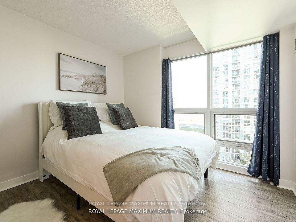 155 Legion Road N 1013, Toronto, ON M8Y 0A7 14