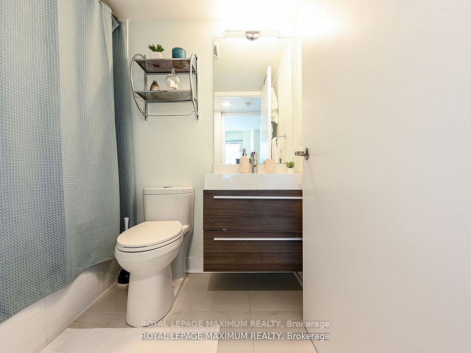 155 Legion Road N 1013, Toronto, ON M8Y 0A7 19