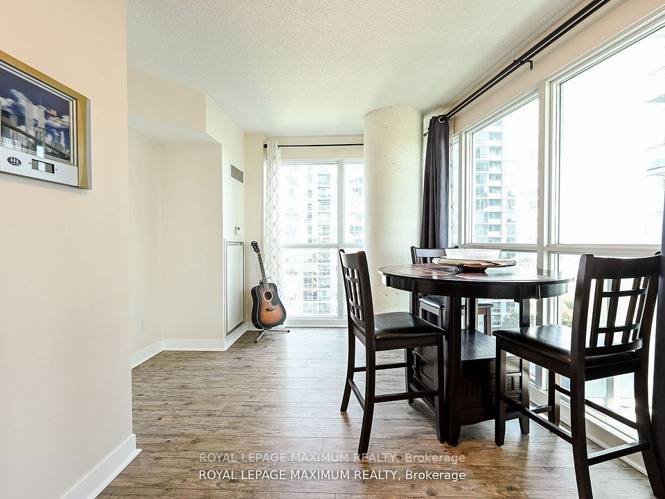 155 Legion Road N 1013, Toronto, ON M8Y 0A7 11