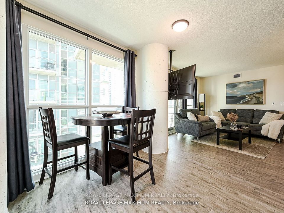 155 Legion Road N 1013, Toronto, ON M8Y 0A7 10