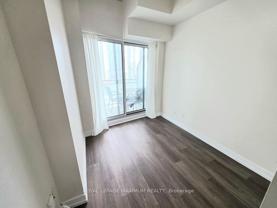 155 Legion Road N 1013, Toronto, ON M8Y 0A7 18
