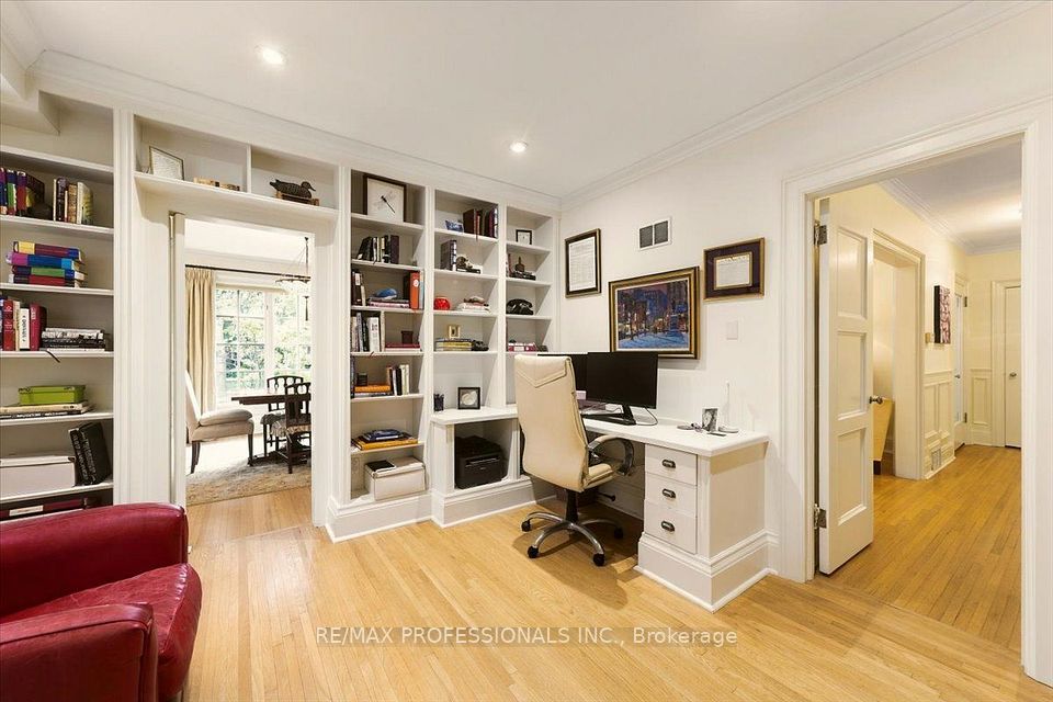 83 King Georges Road, Toronto, ON M8X 1M1 19