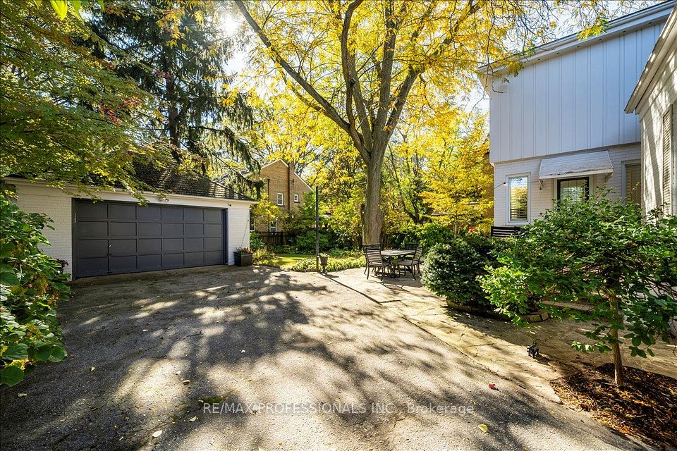 83 King Georges Road, Toronto, ON M8X 1M1 7