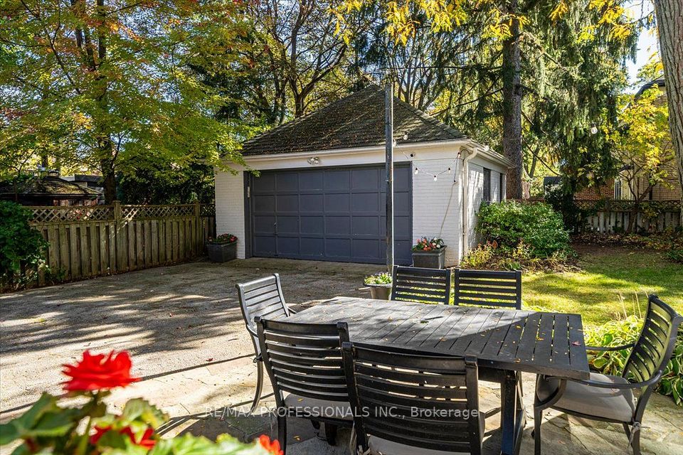 83 King Georges Road, Toronto, ON M8X 1M1 8